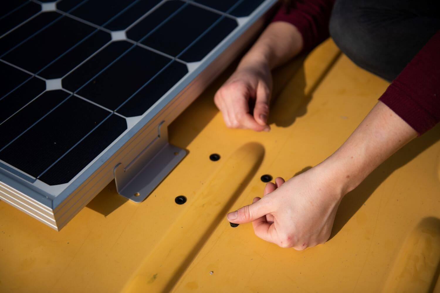 We explain how to install campervan solar panels - nohma.com ⚡