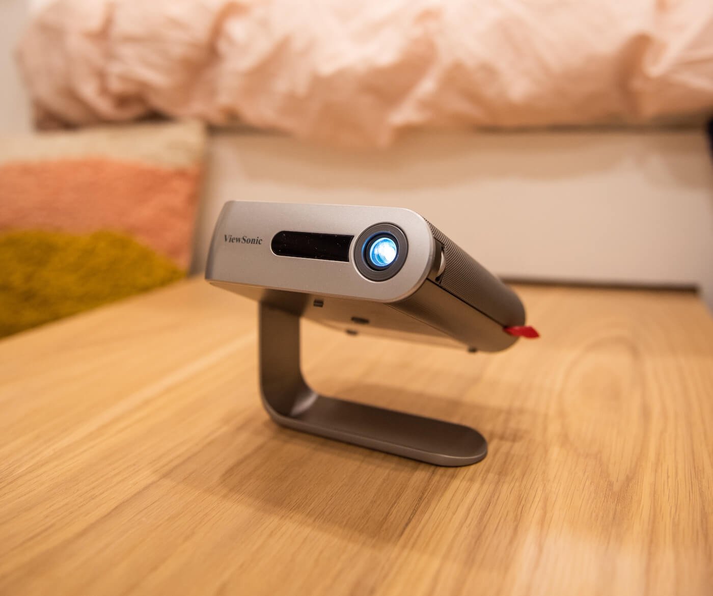 Our review of the ViewSonic M1+ portable projector - nohma.com ⚡