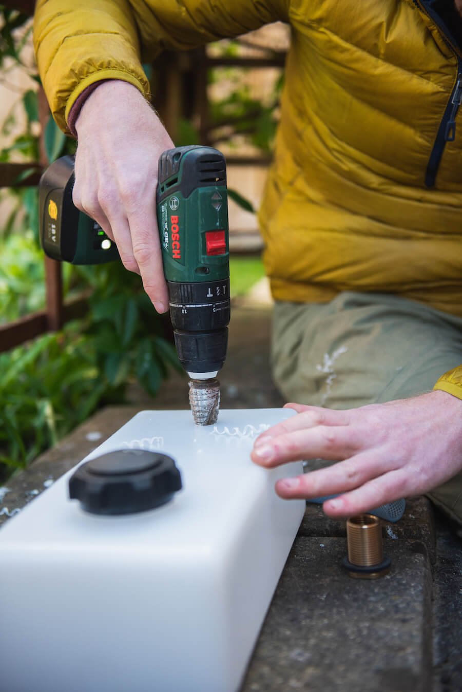 How to build a DIY composting toilet in a campervan - nohma.com ⚡