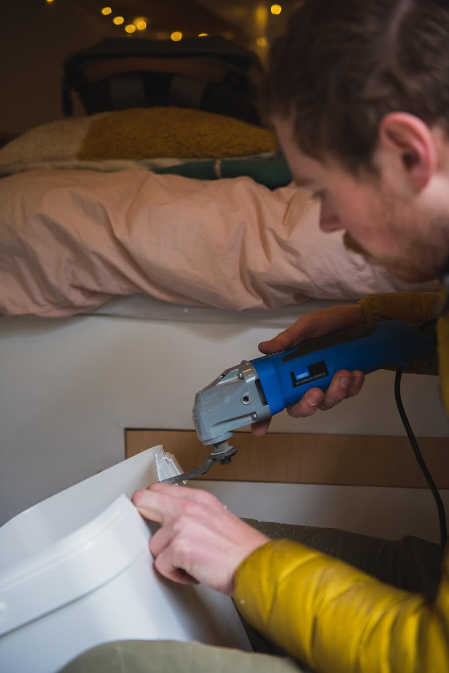 How to build a DIY composting toilet in a campervan - nohma.com ⚡