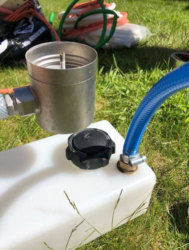 How to build a DIY composting toilet in a campervan - nohma.com ⚡