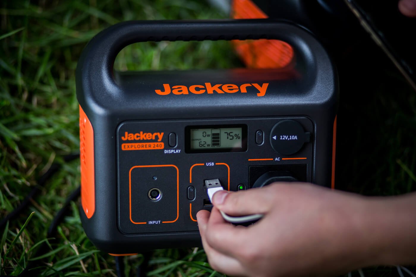 Jackery 240 Review - 240Wh portable power station - nohma.com ⚡