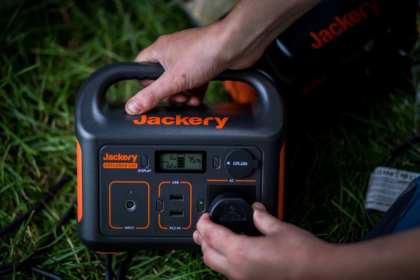 Jackery 240 Review - 240Wh portable power station - nohma.com ⚡